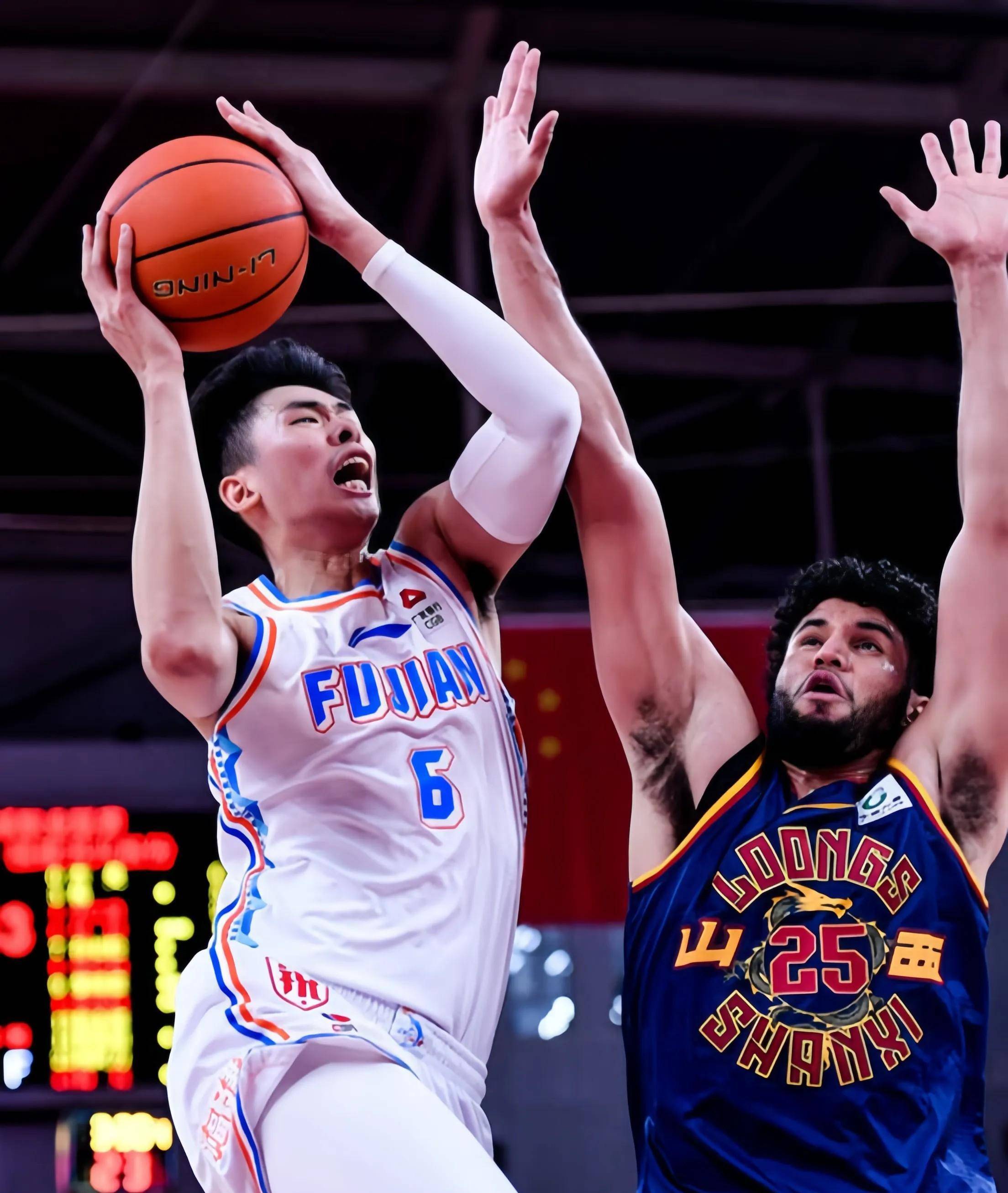 爱游戏在线-包含球星爆发！CBA赛场再现神级操作的词条