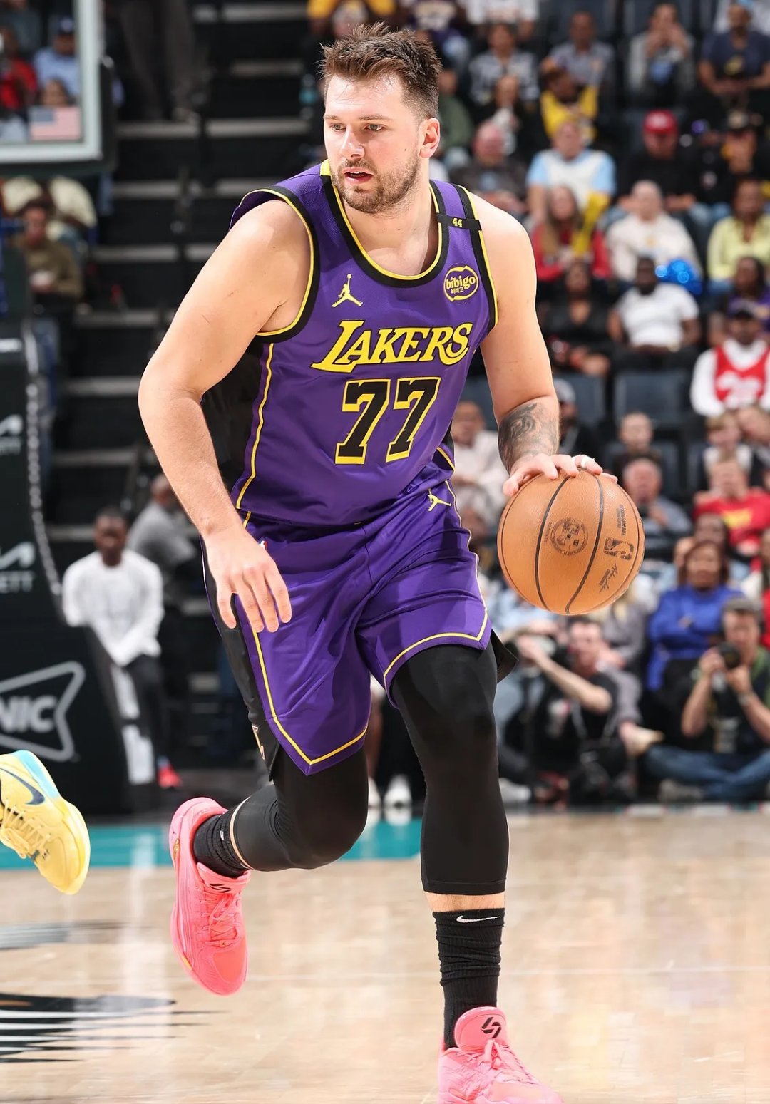 爱游戏在线-湖人力克雷霆，福克斯刷新纪录