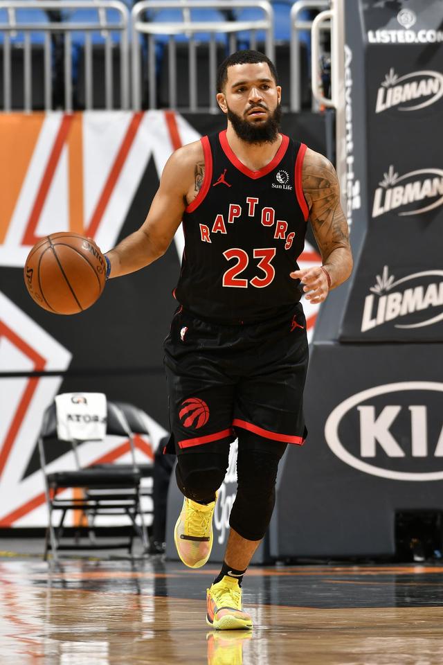 辽宁队轻取雷霆,范弗利特刷新纪录 辽宁队轻取雷霆,范弗利特刷新纪录