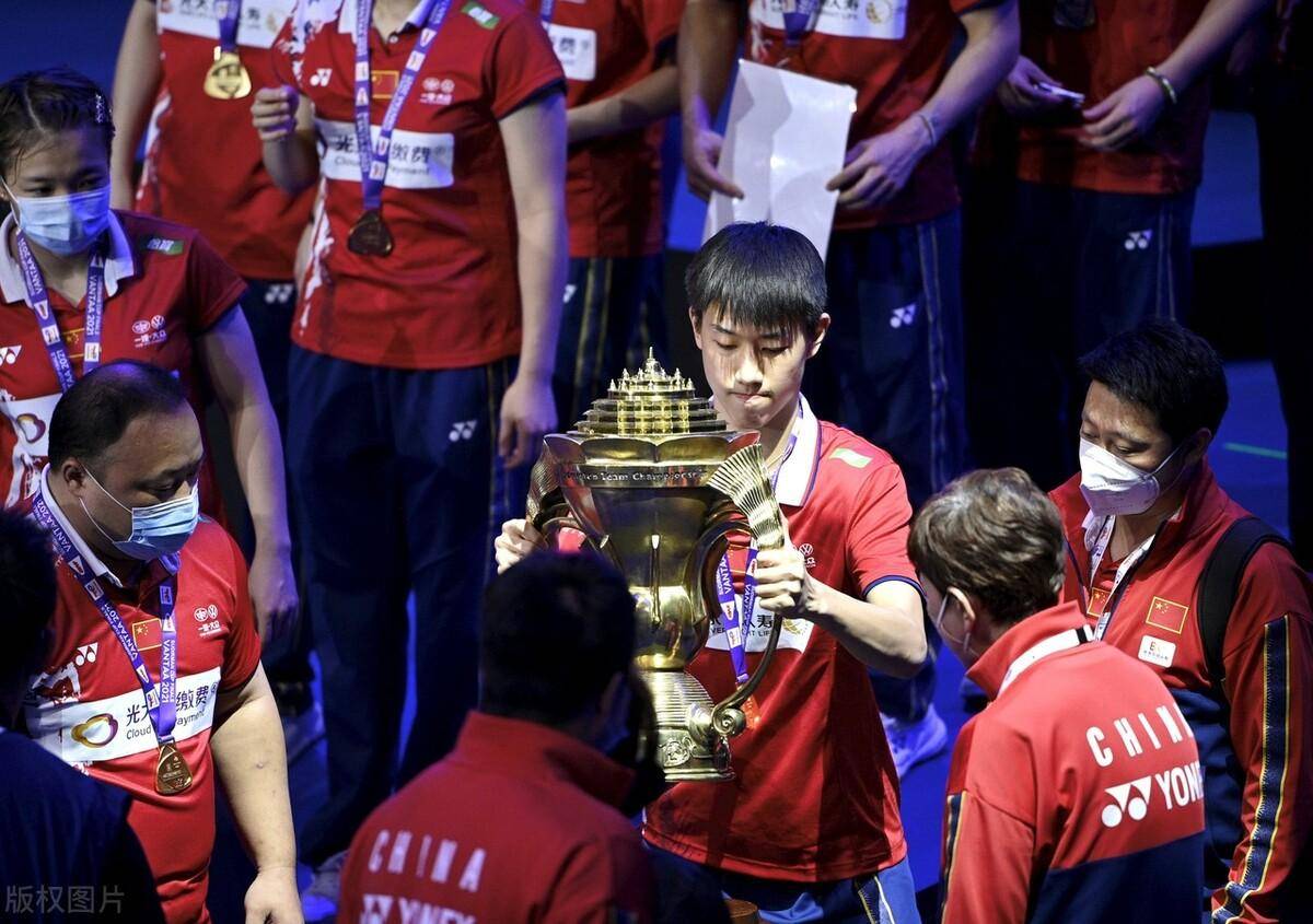 爱游戏在线-法国队横扫中国队，安赛龙扛起全队