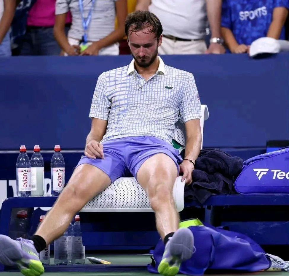 爱游戏在线-美网险胜蒙特卡洛大师赛，梅德韦杰夫惊艳四座