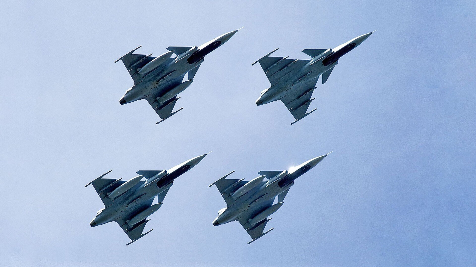 利刃出鞘，佩雷兹在毫米对决中为法拉利劈开胜利之路