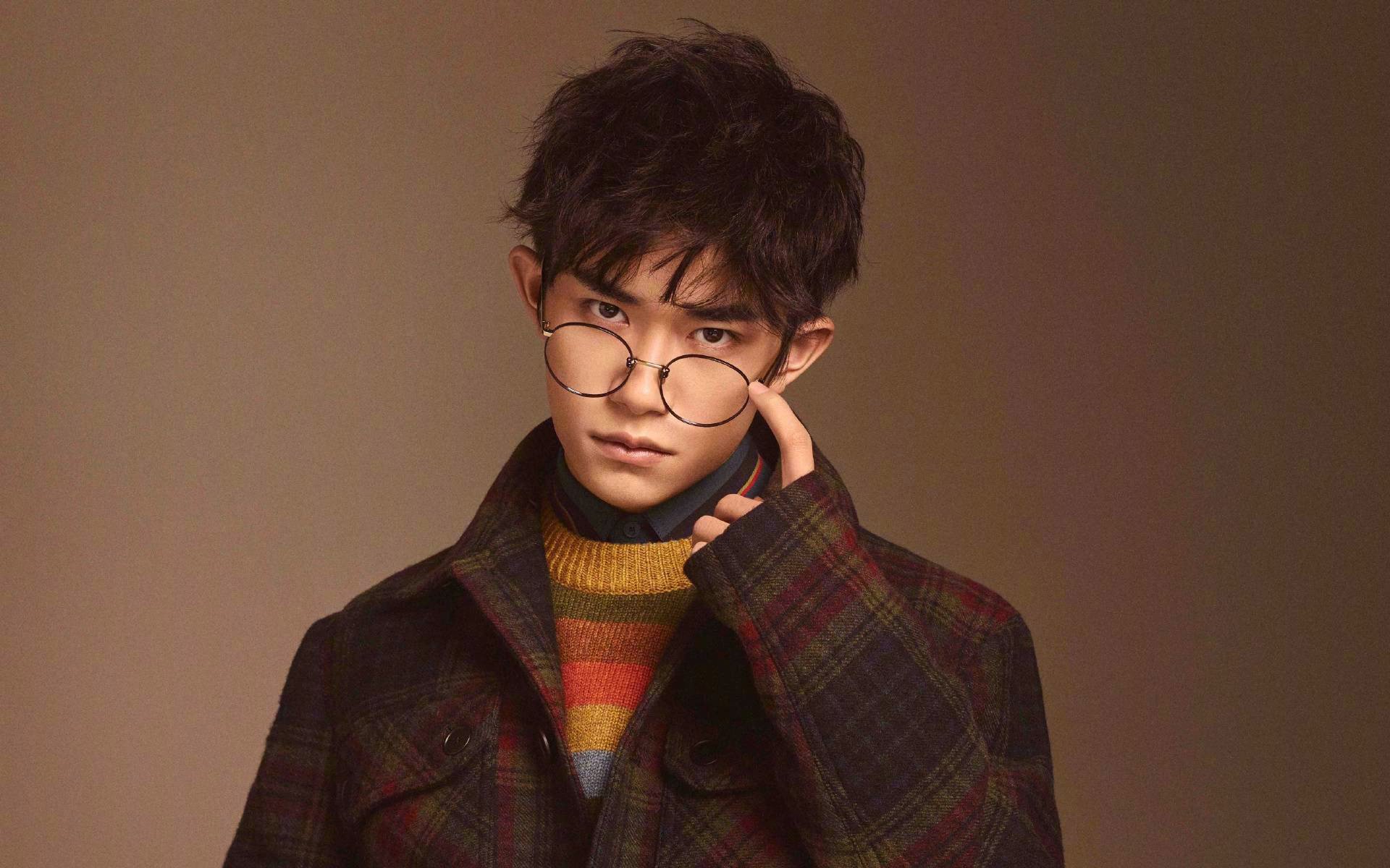 爱游戏入口-连续得分狂潮！米切尔技惊四座，上海队防线崩塌瞬间