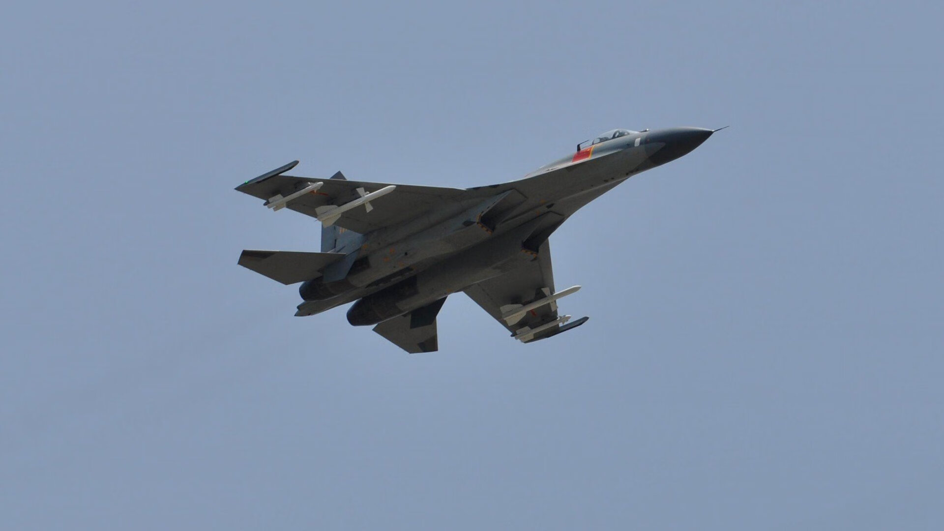 爱游戏官方入口-雨战马尼库尔，雷霆冲垮魔术，F1年度争冠焦点战上演逆转大戏