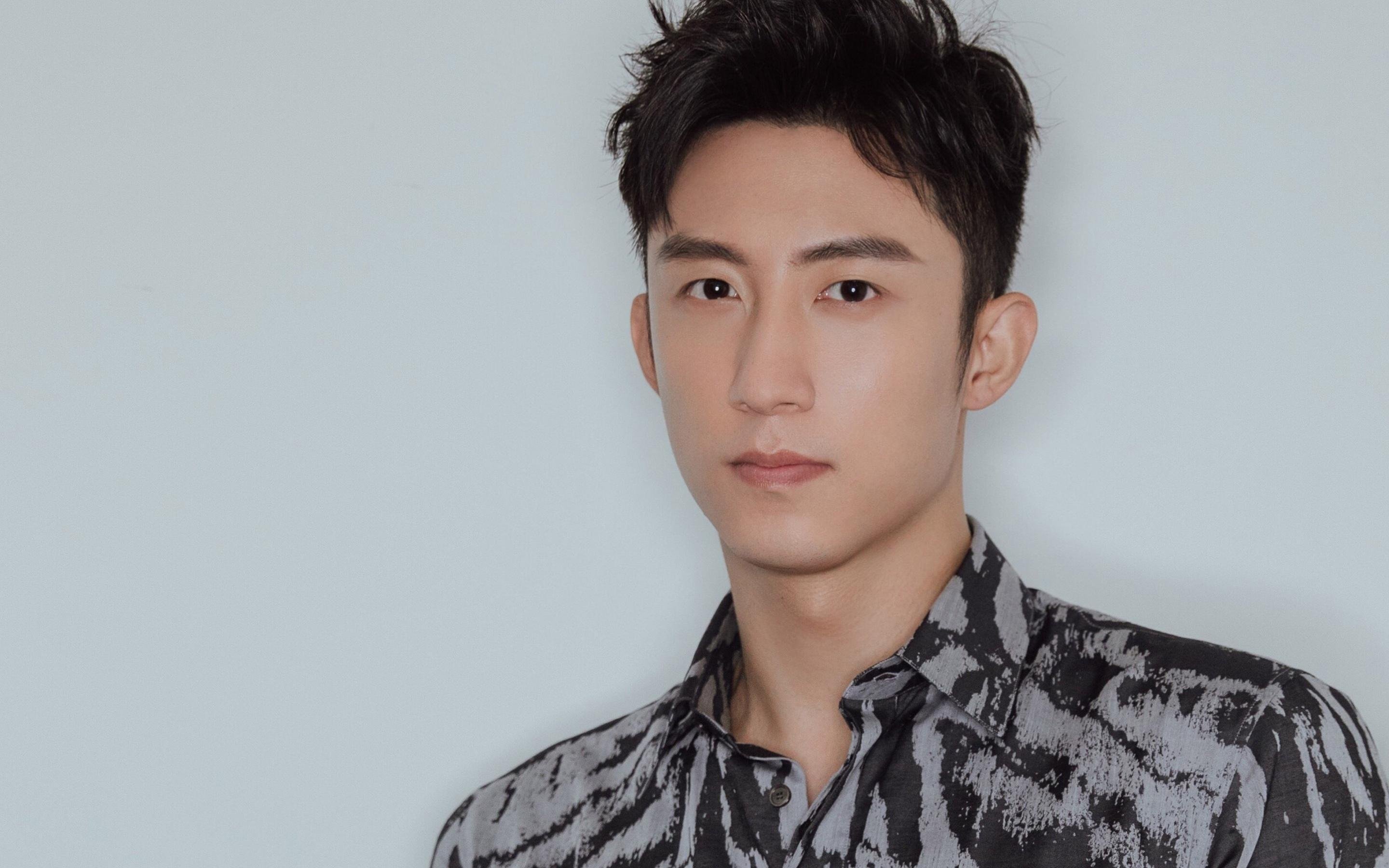 非洲雄狮横扫雄鹰，欧洲新星闪耀焦点战，足球世界的双重震撼